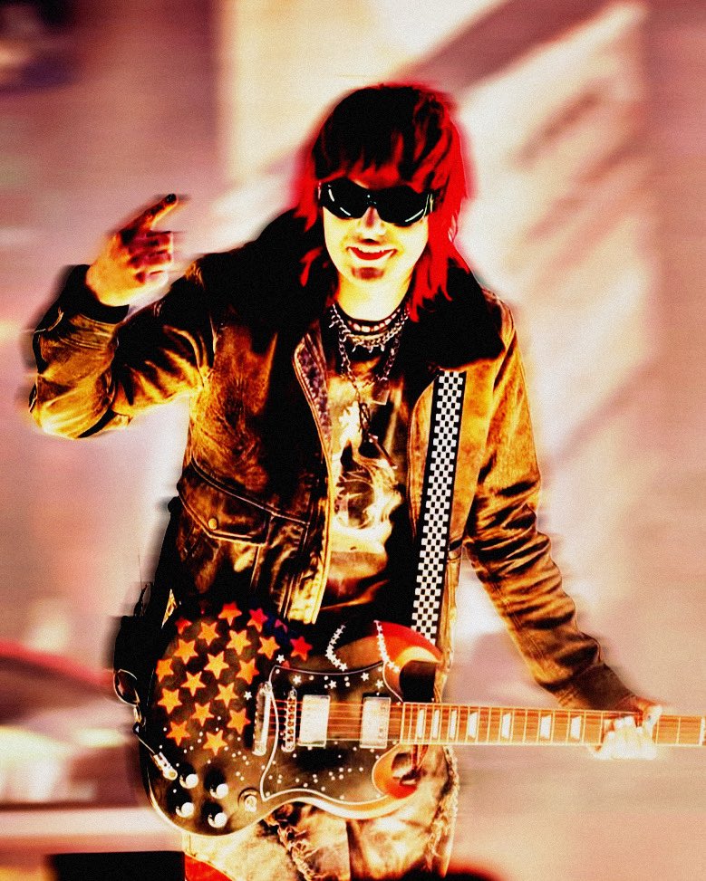 urfavboybandhq's tweet image. HBD to the lead guitarist of YOUR FAVORITE BOYBAND. One of the biggest stars we know. Enjoy your day, @Michael5SOS! 🎂