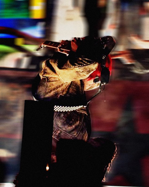 urfavboybandhq's tweet image. HBD to the lead guitarist of YOUR FAVORITE BOYBAND. One of the biggest stars we know. Enjoy your day, @Michael5SOS! 🎂