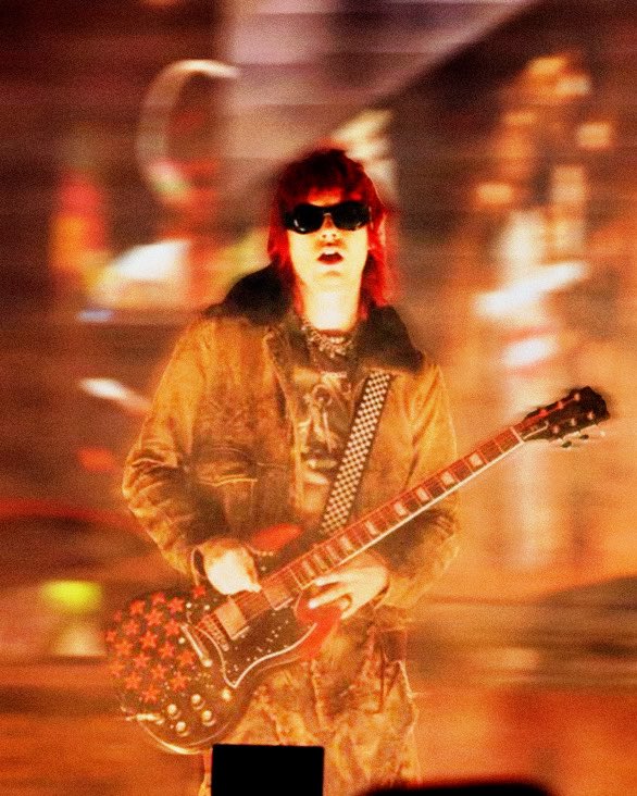 urfavboybandhq's tweet image. HBD to the lead guitarist of YOUR FAVORITE BOYBAND. One of the biggest stars we know. Enjoy your day, @Michael5SOS! 🎂