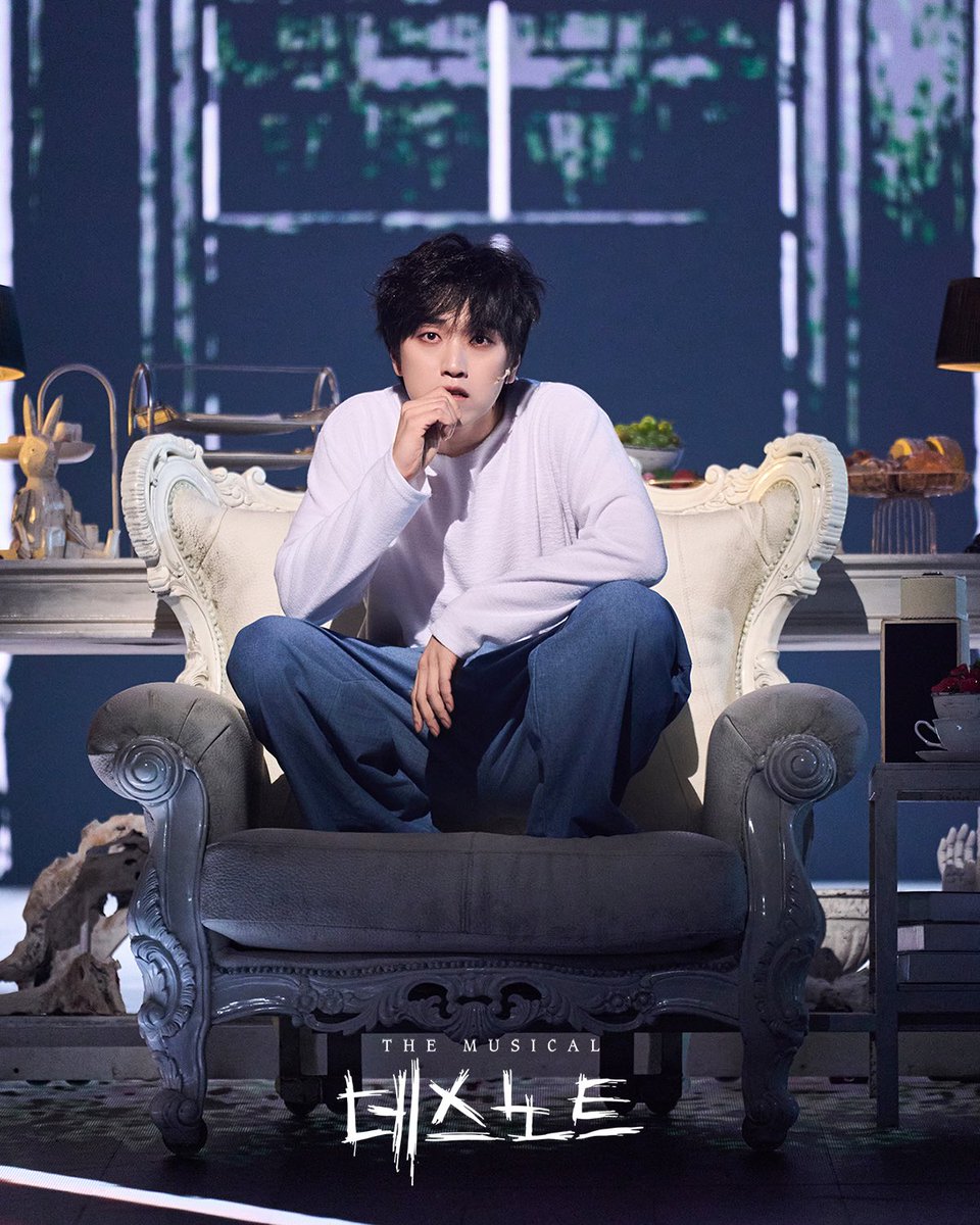 #뮤지컬 #데스노트

비밀과 거짓말

키라, 너와 나 사이 거리는
지금 어느 정도일까

누군가 이 세상을 바로잡아야 한다
𝐌𝐔𝐒𝐈𝐂𝐀𝐋 𝐃𝐄𝐀𝐓𝐇 𝐍𝐎𝐓𝐄

#NowPlaying #디큐브링크아트센터