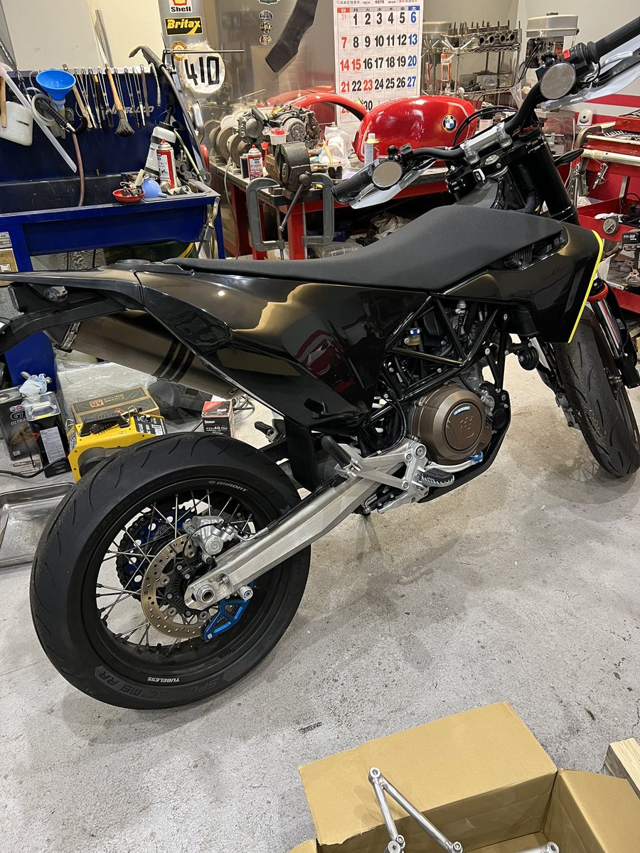 250Fiat's tweet photo. 真っ黒にした
ナックルガード何にしようかな https://t.co/zOrWMQydD1