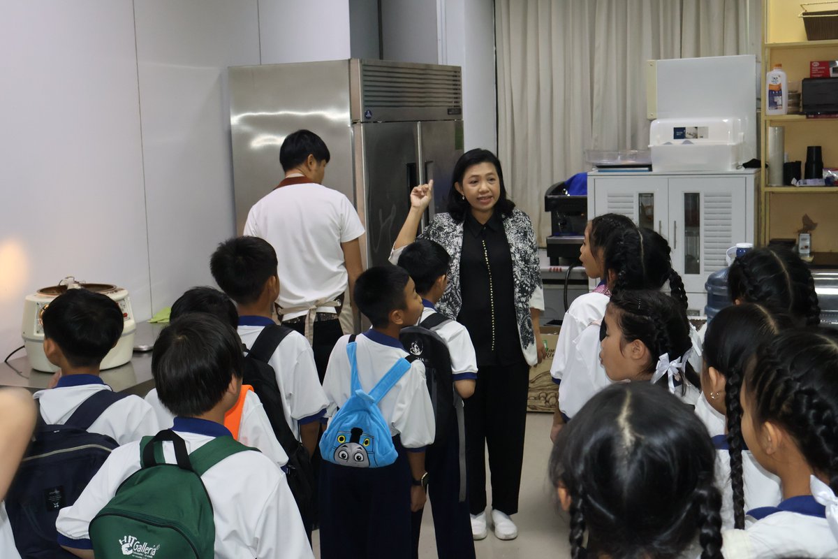 APCDAsiaPacific's tweet image. 🎓 คุณพิรุณ ลายสมิต APCD ต้อนรับนักเรียน ป.4 76 คน ครูจากโรงเรียนโสมาภา วันที่ 19 พ.ย. เข้าร่วมโครงการ 3 วัน ทำเวิร์กช็อปกับเจ้าหน้าที่คนพิการ รวมกิจกรรมทำอาหารกับเชฟไทยยามาซากิ! 🌟
#APCD #สังคมไร้กีดกัน