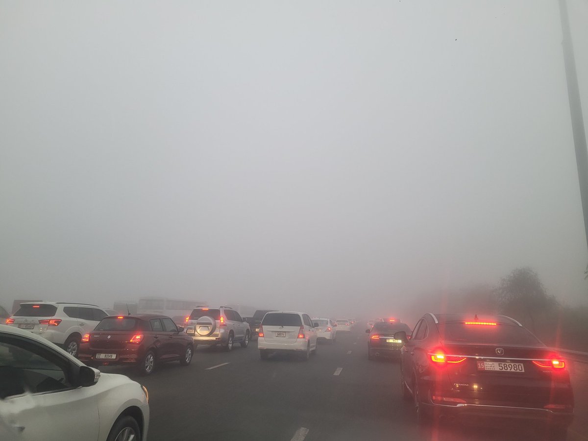 Extreme fog on Dubai roads this morning...
#Dubai #fog2025 #RoadSafety