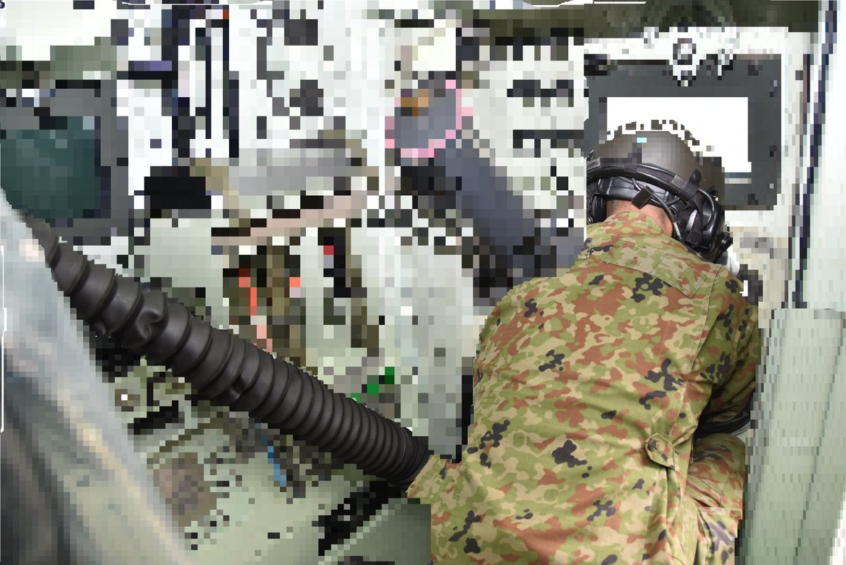 jsdf_gcc_cnbc's tweet image. 化学科部隊を代表する装備品「ＮＢＣ偵察車」についてご紹介します。クルーは班長・操縦手・第１測手及び第２測手の４名で運用しています。内部は陽圧式になっていて防護装備品を装着することなく汚染地域内の行動が可能です。#陸上総隊