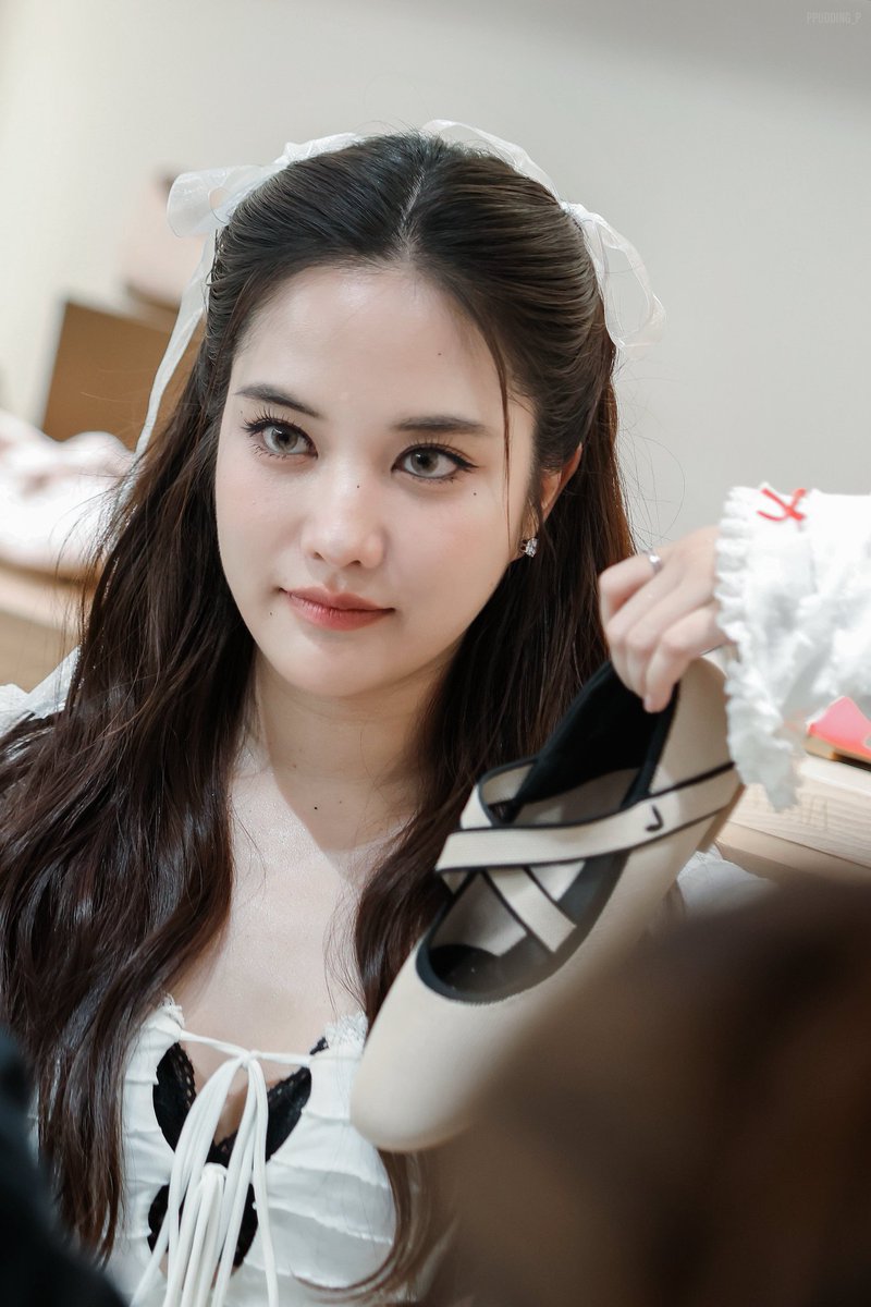 yoongsar's tweet image. Are u guys still here?

Reply with &quot; Freen is our sunshine &quot;

SAROCHA X VIVAIA SIAM CENTER
#FREENxVIVAIATH
#srchafreen