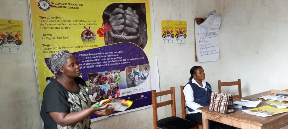 Dimrcongo's tweet image. « En milieu rural, la voix de la femme est trop souvent réduite au silence. Grâce au soutien de All The Sky Foundation et de HOCW–Uganda, DIMR renforce la lutte contre la violence domestique et la VBG, offrant aux femmes un cadre où leur parole compte et leur dignité est protégée