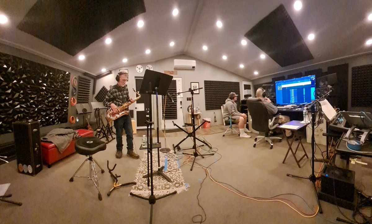 corezero's tweet image. Super fun session with sax wizard Mark P today. Our intern and I jumped in, tracked his tune, made some quick tweaks, polished it up, and printed it. Boom! Music magic and good studio vibes all around!
CoreZeroStudio.com
#corezerostudio #mainerecordingstudio  #mainemusicians