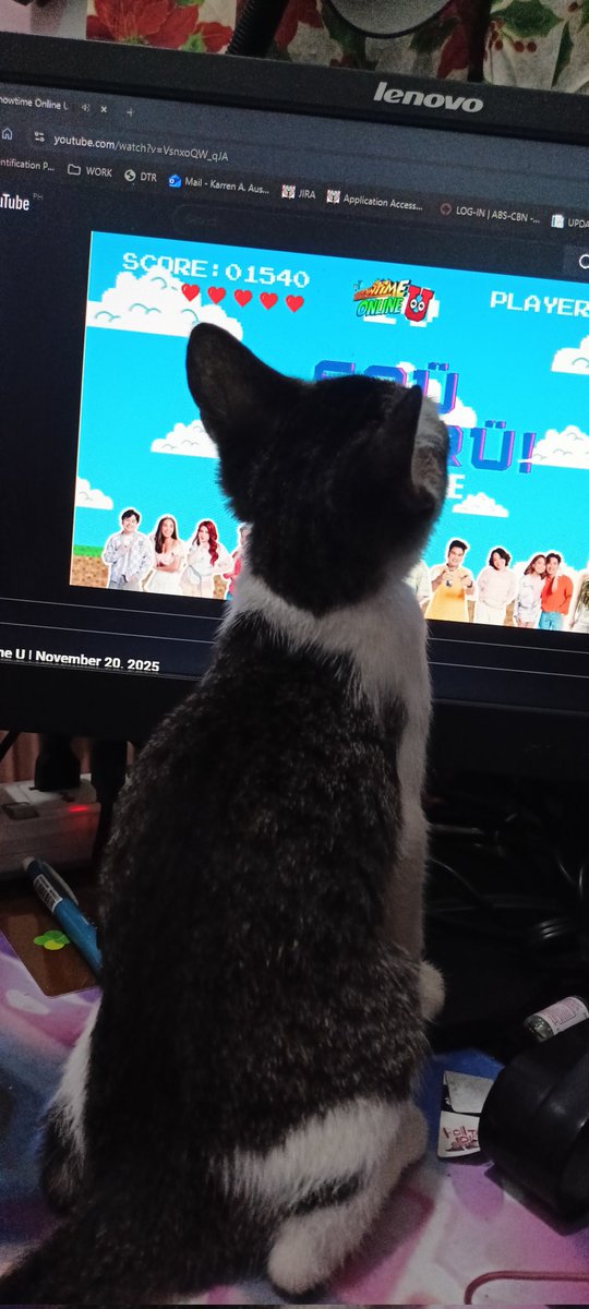 KrEsTaKhEn's tweet image. My Hakku is having lunch break by watching @itsShowtimeNa 

#ShowtimeDobleDoble #hakku #ItsShowtimena