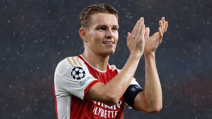 PurelyFootball's tweet image. 🗣️ Martin Odegaard: &quot;I&apos;ve always had this strange connection with Arsenal. It started way before I signed. I don&apos;t even really know how to explain it, except with a little story.

I never really liked video games. I&apos;m part of that generation that always played outside, but the…