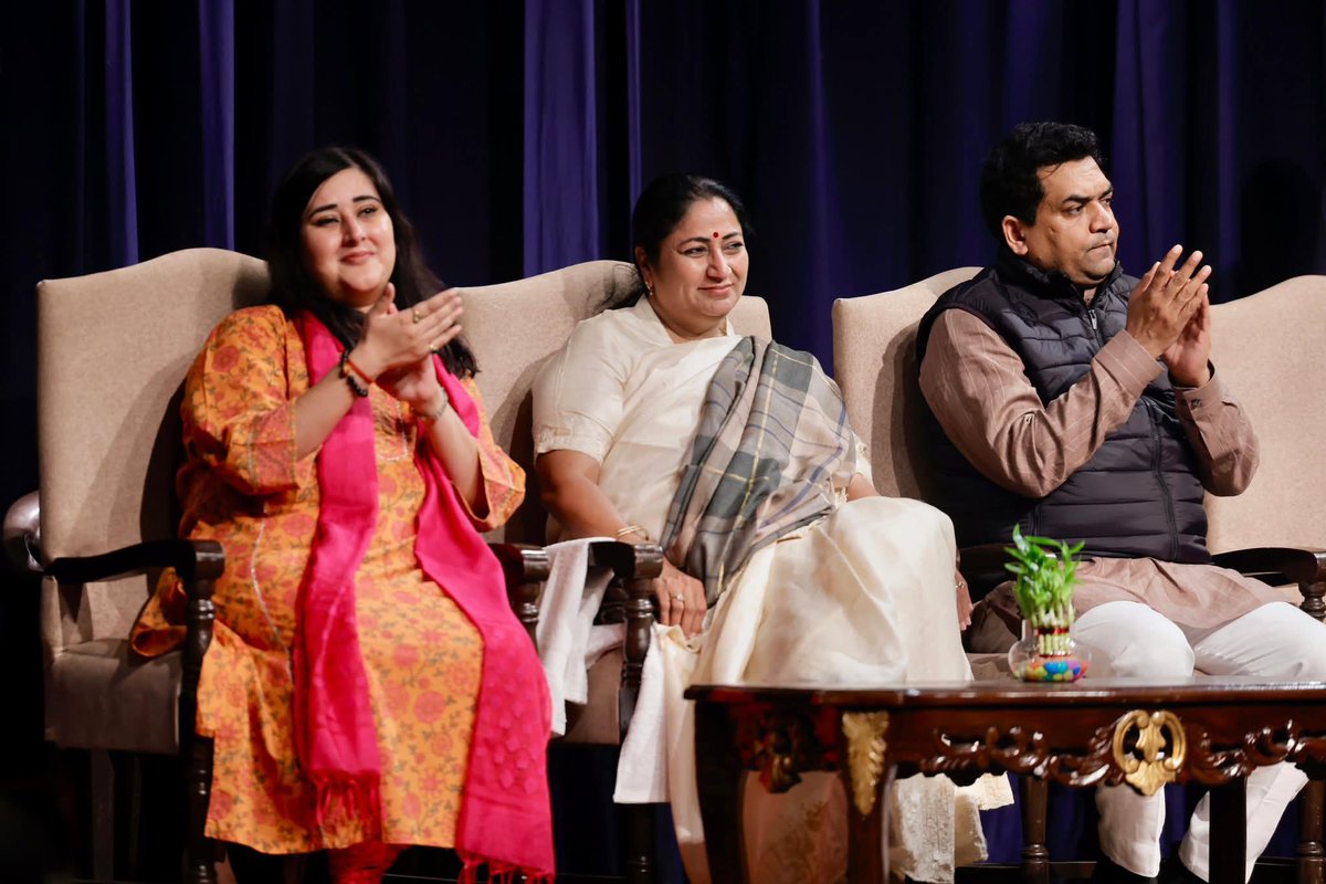 chanderpalbjp's tweet photo. एलटीजी सभागार में लोकमाता रानी अहिल्याबाई होलकर की जन्म त्रिशताब्दी पर नाट्य मंचन देखना प्रेरणादायक रहा।
न्याय, करुणा और लोककल्याण से युक्त उनका जीवन आज भी हमारे लिए मार्गदर्शक है।
कार्यक्रम में कई गणमान्य उपस्थित रहे।
एडवोकेट राजकुमार गोठवाल जी के साथ शामिल होने का सौभाग्य मिला। https://t.co/mzPnmB4MLM