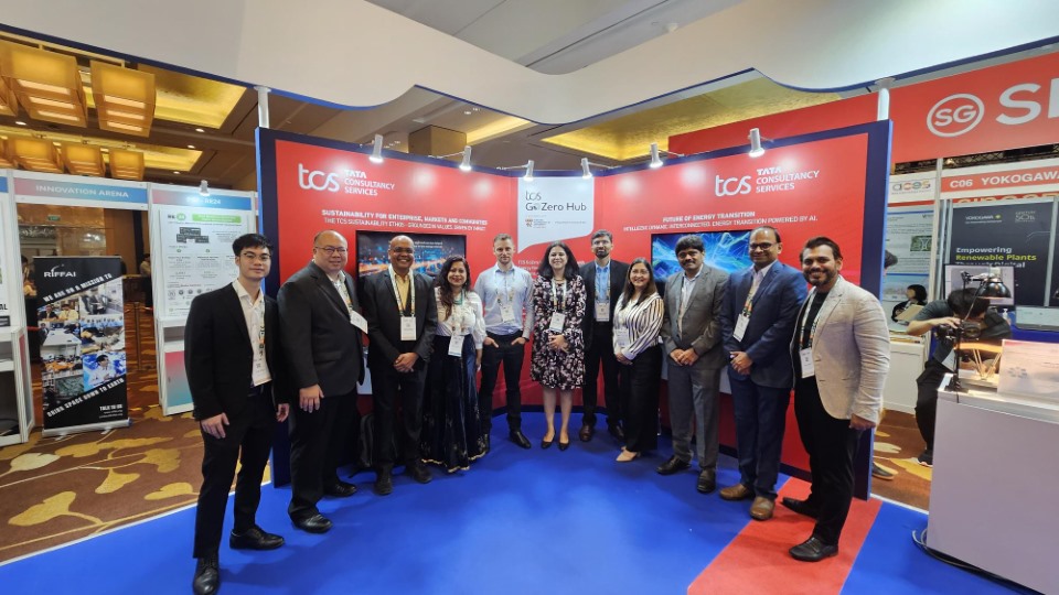 TCSResearch's tweet image. Accelerating energy transition through AI-powered patented technology
At @SIEW_sg, the @EMA_sg unveiled the TRUE Virtual Power Plant (VPP) project – a digital sandbox that aggregates distributed energy resources across multiple locations, enabling them to operate collectively as…