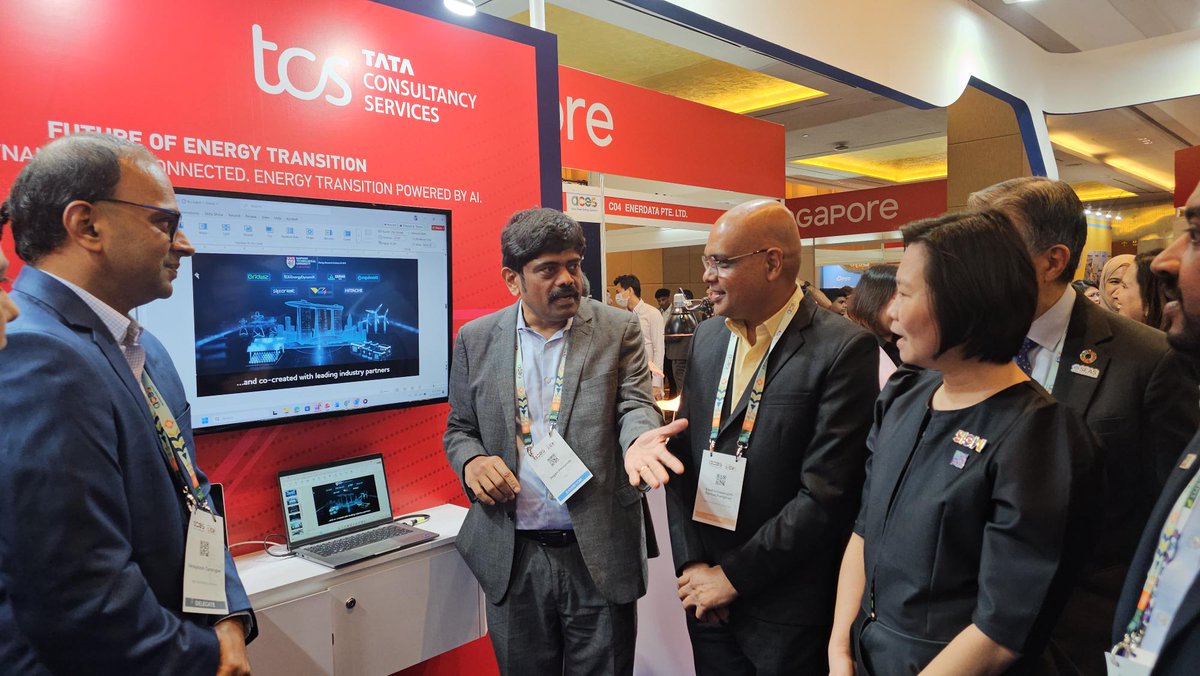 TCSResearch's tweet image. Accelerating energy transition through AI-powered patented technology
At @SIEW_sg, the @EMA_sg unveiled the TRUE Virtual Power Plant (VPP) project – a digital sandbox that aggregates distributed energy resources across multiple locations, enabling them to operate collectively as…