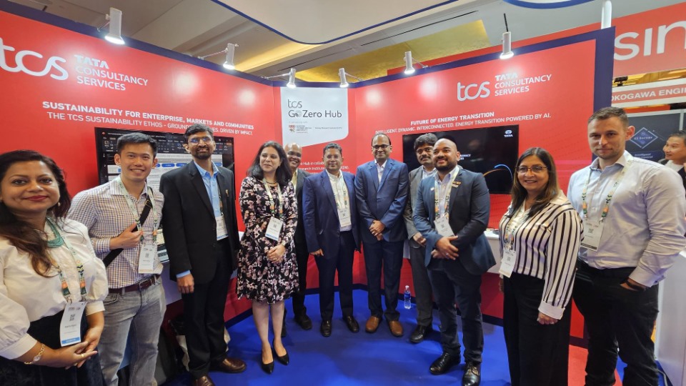 TCSResearch's tweet image. Accelerating energy transition through AI-powered patented technology
At @SIEW_sg, the @EMA_sg unveiled the TRUE Virtual Power Plant (VPP) project – a digital sandbox that aggregates distributed energy resources across multiple locations, enabling them to operate collectively as…