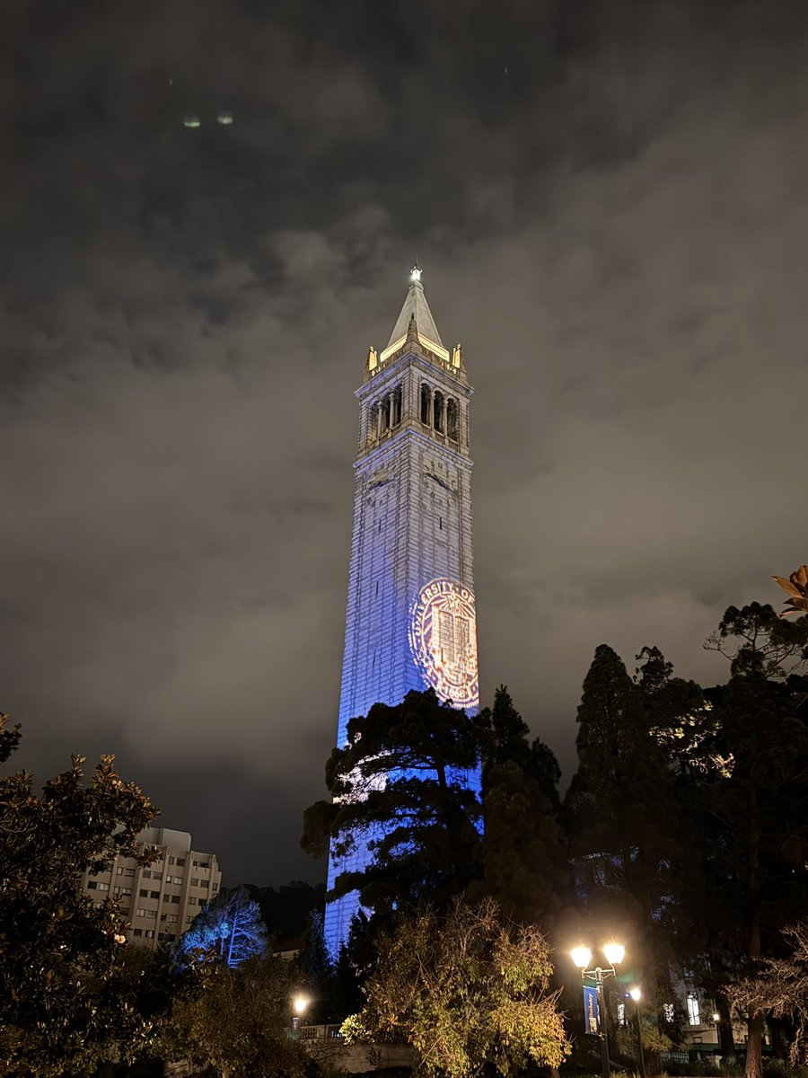 alvarez_justin2's tweet photo. Took a little walk after dinner to check out the lights on campus for Big Game week! I wish they had these on year round! #GoBears #BeatStanfurd https://t.co/qt5NSdwj6I