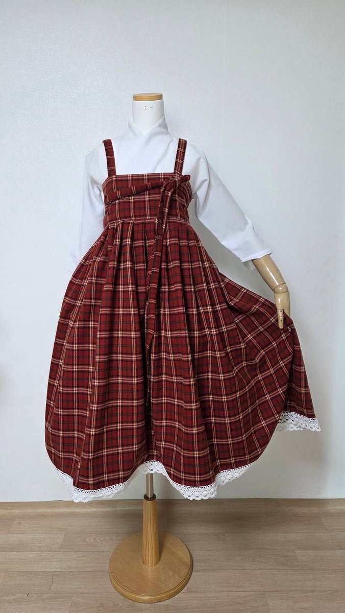 Yunra_Hanbok's tweet image. 🍒체리타르트
🍓레드베리타르트
🍁메이플피칸타르트
🍫초코타르트
말기치마 샘플 모두 나왔습니다!
(레이스는 모두 생크림 느낌 가득한 3, 4번째 사진 속 레이스로 통일될 예정입니다)
현재 판매완료된 말기치마는 모두 주말~다음주 초 사이 추가제작되어 나올 예정이니 조금만 기다려 주세요🥰