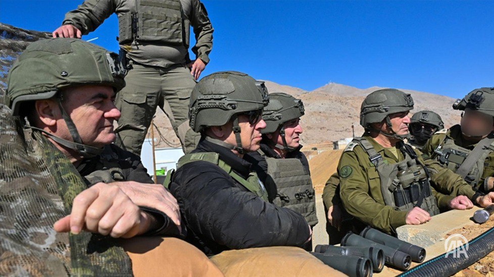 UN spokesperson Stéphane Dujarric has expressed concern over a field tour conducted by Israeli PM #Satanyahu in the buffer zone in southern Syria

He urged Israel to comply with the terms of the 1974 Disengagement Agreement

#SahabatPalestina_ID
#GazaCeasefire
#GazaGenocide‌