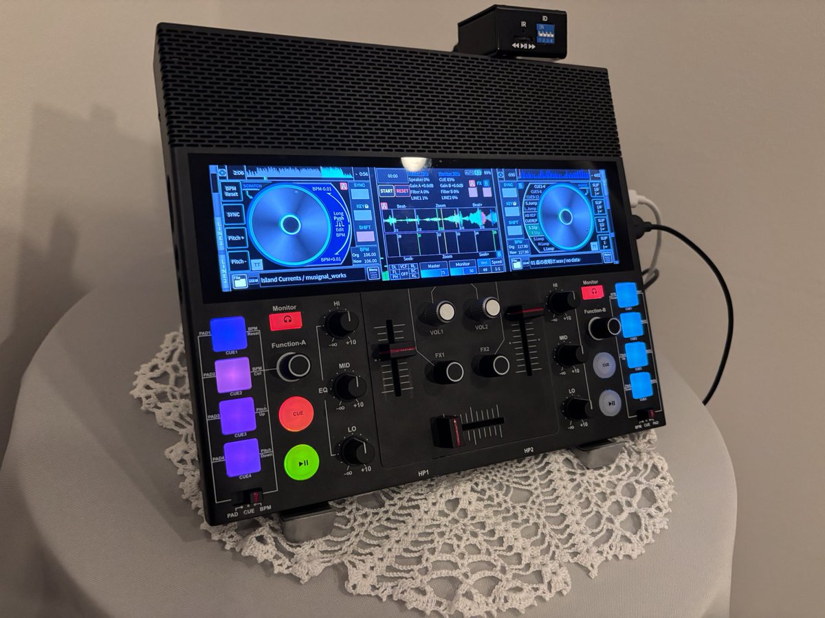 hide_loopcube's tweet image. #FJ1 の最新ファームベータ版、日曜に超電子COMPLEXあったからまだアプデしてないんだけど #GODJ とは別物路線に舵切りはじめた今回からの新UI、慣れるまで少し(90分位)かかりそうだけどいい感じ！ #INTERBEE2025