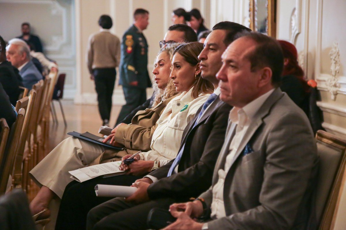 La Directora del DAPRE y Secretaria General de Presidencia, Angie Lizeth Rodríguez, acompañó al presidente @PetroGustavo en la Reunión de Seguimiento a los acuerdos del Paro Cívico de Buenaventura, desarrollada con las entidades e instituciones responsables de los compromisos