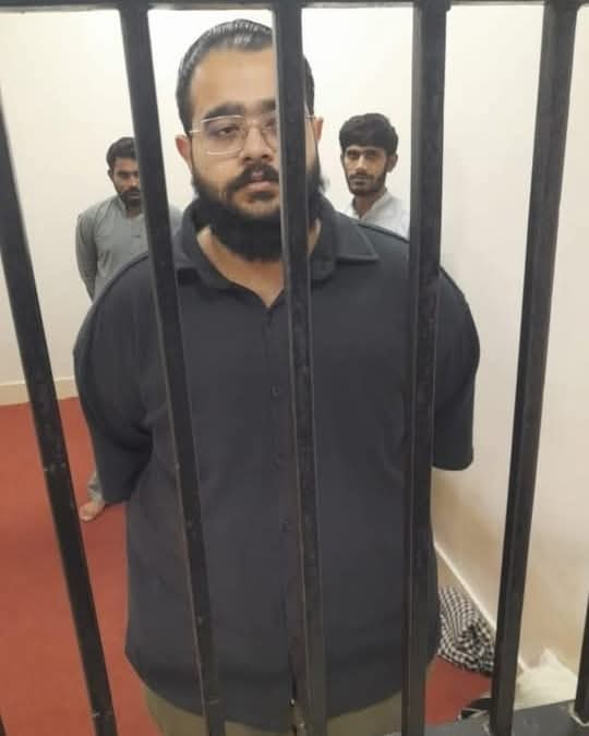 CSMR786's tweet image. آپکو کیا لگتا ھے اس رئیس زادے کو سزا ہو پائے گی؟؟
سی پی او ملتان کے حکم پر دو جواں سال سگے بھائیوں کو کار ریس کے دوران تیز رفتار گاڑی سے کچلنے والے رئیس زادے نشاط سکول سسٹم کے مالک عالمگیر خاں کے بیٹے شمیرخان کے  خلاف  تھانہ ڈی ایچ اے میں اقدام قتل 302 کے تحت مقدمہ درج کر لیا گیا…