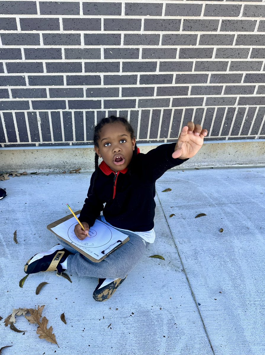 ngriffith106's tweet photo. Took a little field trip outside to make observations about “Things in the Sky.”  I love how intently they were filling in their circle maps. #wearedegan #rockyourrole #onelisd https://t.co/voO5cUNTJ2