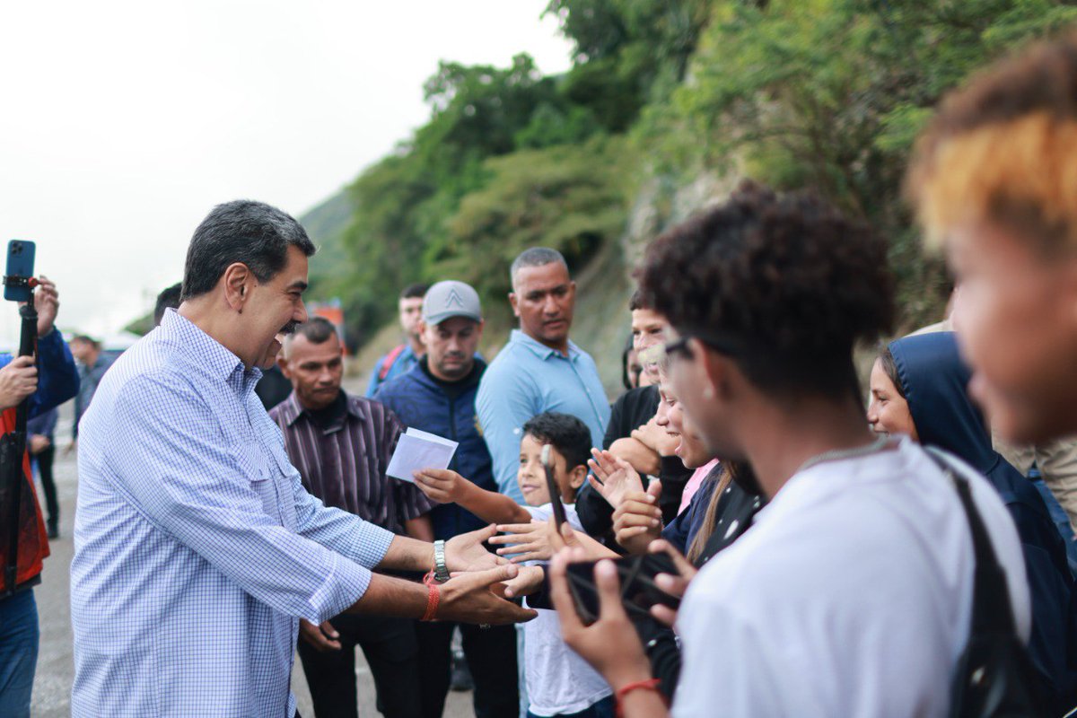 yundimarvznla's tweet image. #PoderPopular! El Presidente Maduro activa un plan gigante para el Corredor Vial Caracas-La Guaira, ¡empezando en la comunidad Ojo de Agua!
​Esto es más que una carretera, ¡es vida! 💥 El Plan de 7 Transformaciones llega a:
​Eje 1: Fabricio a Nuevo Horizonte
​Eje 2: Ciudad…
