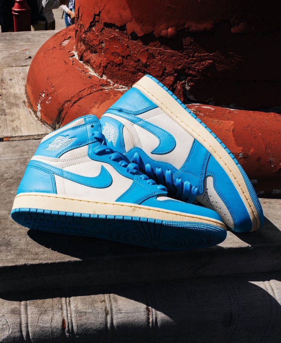 SNKR_TWITR tweet media