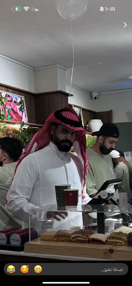 الزبون عادي اصورك 
أنا ايه عادي :