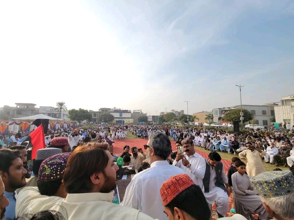 این اے 185 ڈیرہ غازی خان میں پاکستان پیپلزپارٹی کے امیدوار سردار دوست محمد خان کھوسہ کا ایک اور شاندار جلسہ
ایک مرتبہ پھر ثابت ہونے جارہا ہے کہ ماضی کی طرح ڈیرہ غازی خان پیپلزپارٹی کا قلعہ تھا، ہے اور رہے گا۔