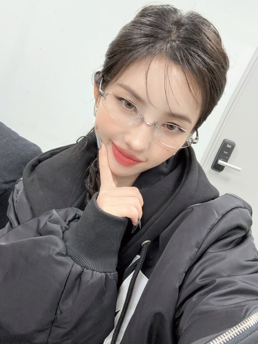 official_i_dle's tweet image. [📸] 251120 @ #힙팝프린세스

#아이들 #idle
#소연 #SOYEON