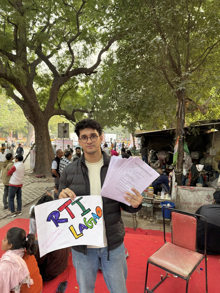 #News: At the Jantar Mantar protest against #AirPollution, a group of 70 concerned citizens collectively filed 70 Right to Information applications under Section 7(1) of the RTI Act, specifically invoking the ‘life and liberty’ provision that mandates public authorities to
