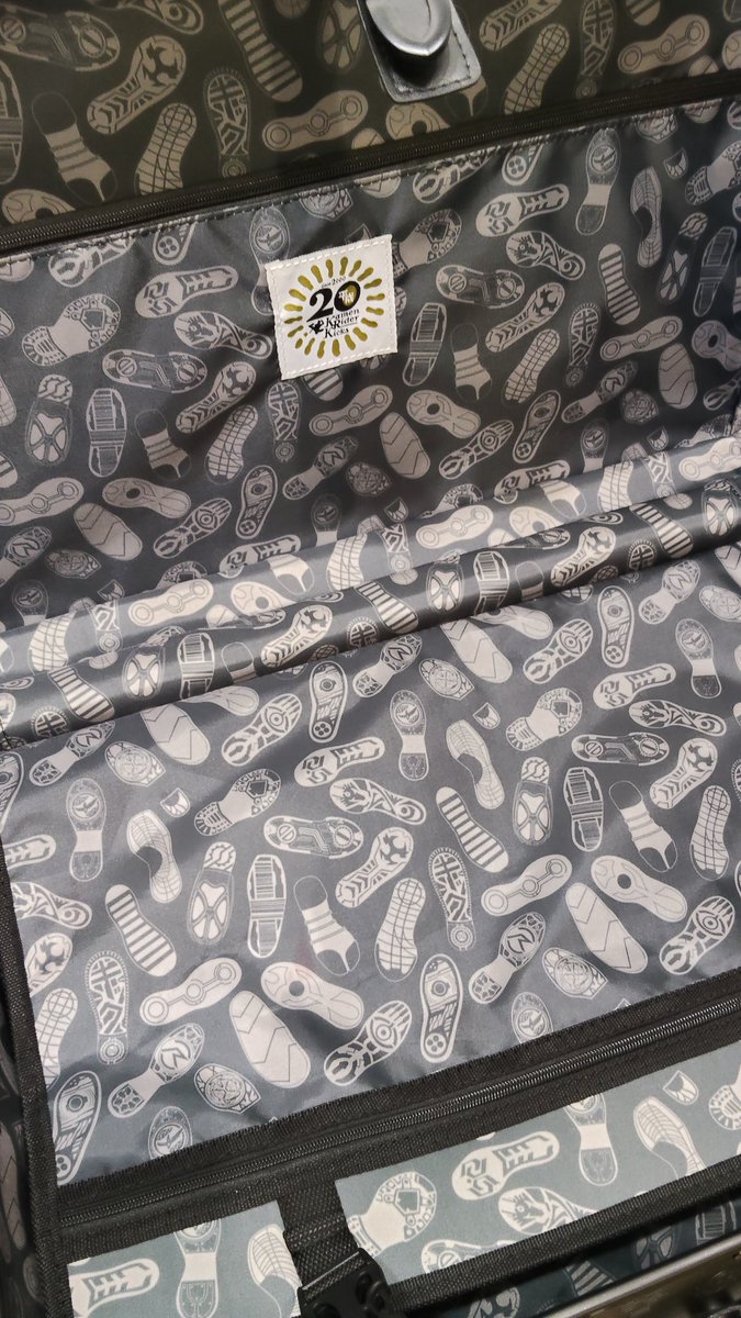 平成仮面ライダー20作品記念 キャスター付きトランク💼✈️ クレスト