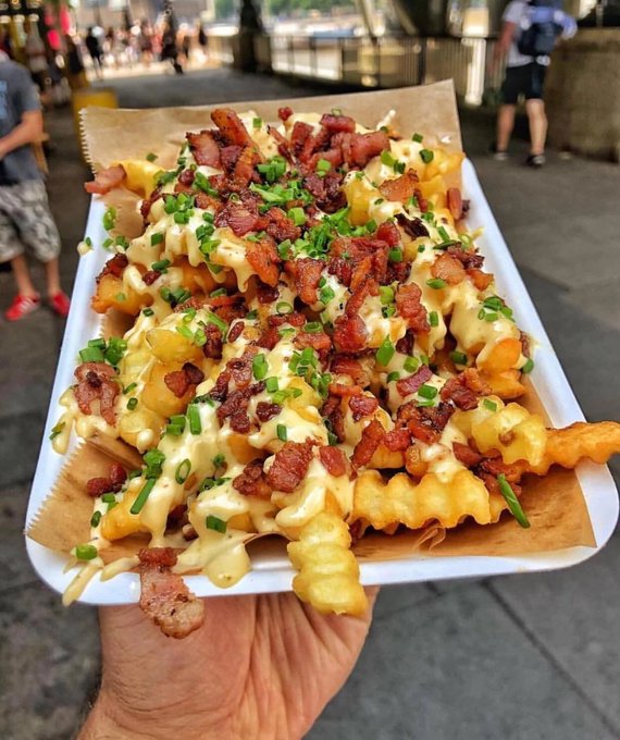 FoodPleaser's tweet image. Bacon cheese fries