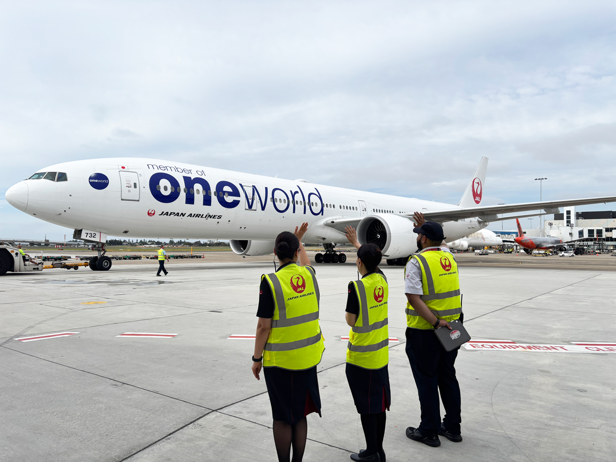 JALs_now's tweet image. 本日11月20日(木) 、ボーイング777-300ER型機 #JA732J がラストフライトを迎え、シドニーを出発✨現在、羽田空港に向けて最後のフライト中✈️
これまでご搭乗いただいた皆さま、ありがとうございました💐

✈️［お知らせ］
#JALInformation 
#ボーイング777_300ER