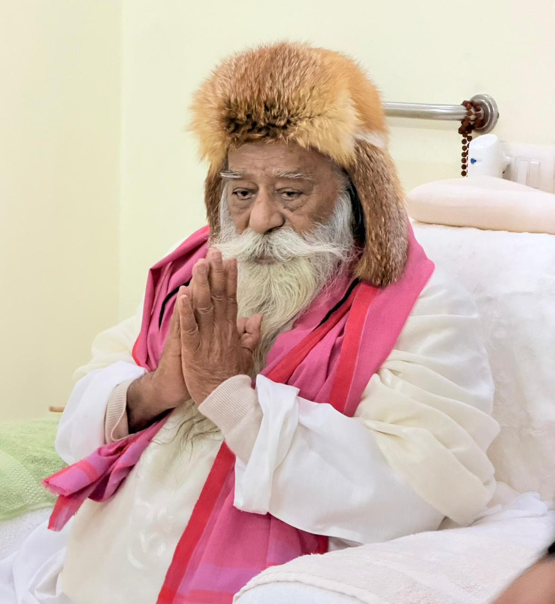 DhirajDhiru5200's tweet image. 📿🕉️📿

(२०-११-२०२५)

परम पुज्यश्री योगेश्वर सद्गुरुदेव भगवान का आज #प्रातःकालीन_का_दर्शन ।

श्री परमहंस आश्रम अनखीर, *फरीदाबाद* हरियाणा ।

#yatharthgeeta

🙏🏵️🌺🙇🏻‍♂️🌺🏵️🙏