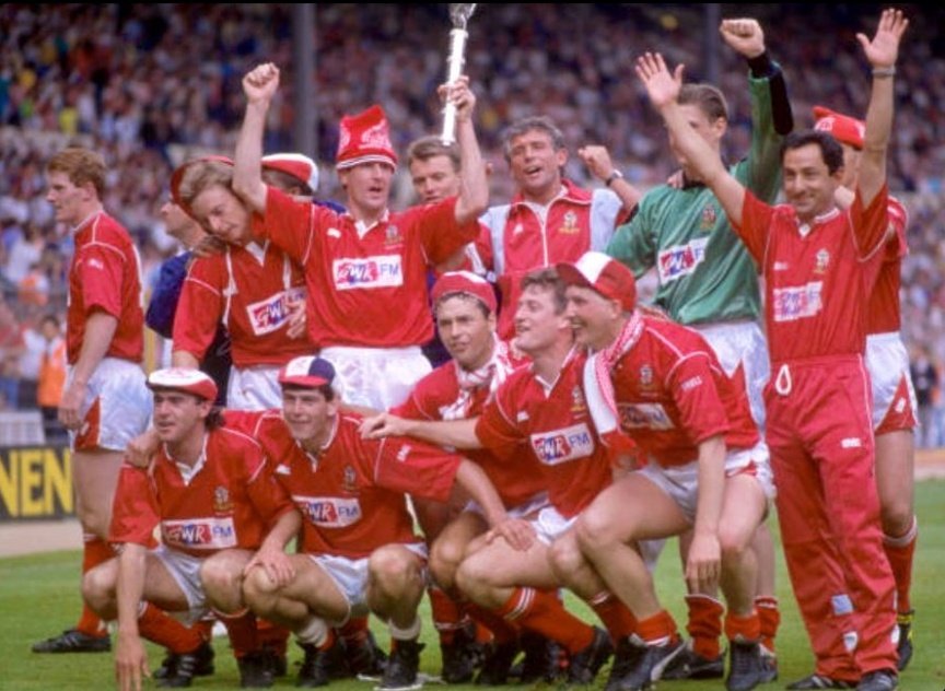 footballmemorys's tweet image. Swindon Town celebrate winning their Play-Off Final back in 1990

#STFC #SwindonTown #TheRobins #Playoffs