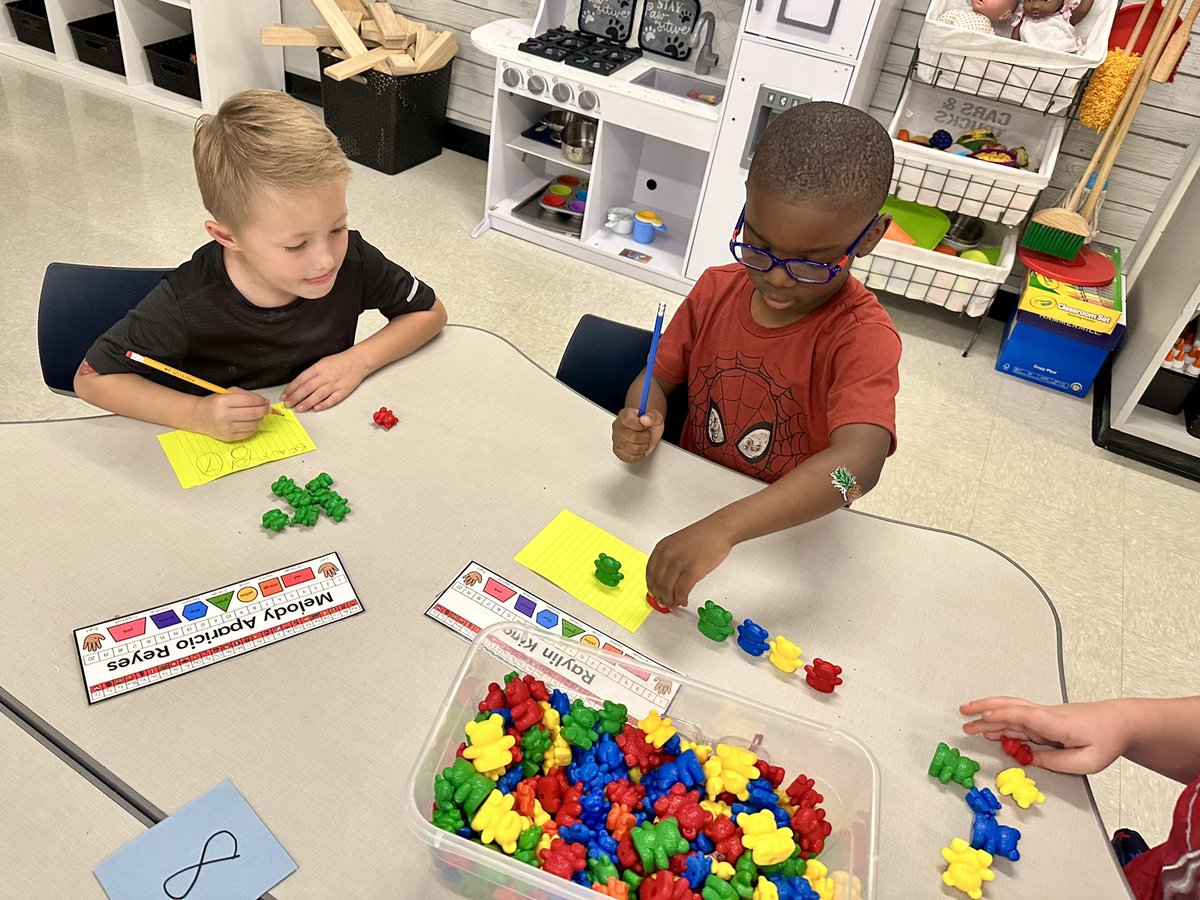 ngriffith106's tweet photo. Kinder Math Rotation - Number Combinations for #6-10… show your thinking 🤔 
#rockyourrole #wearedegan #onelisd https://t.co/zkOn4WZF4G