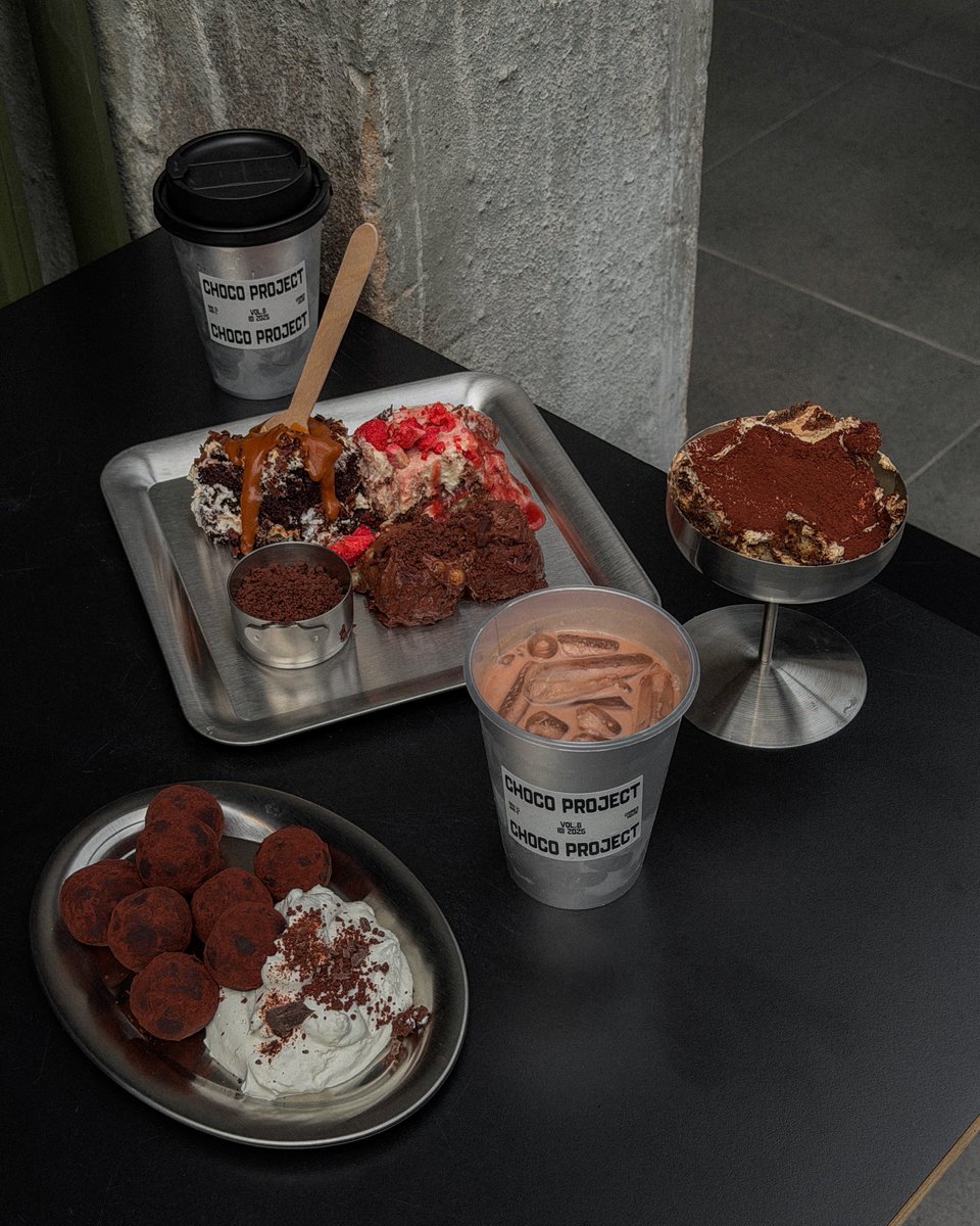 Choco Project Vol.6 🥤🍫 : ป็อปอัพคาเฟ่ช็อกโกแลตสุดเก๋กลับมาแล้ว ! นี่ว่าเขาไต่ระดับความเก๋ขึ้นทุกครั้งที่เปิดใหม่ แช้วรอบนี้คือสมการรอคอยมากก ทั้งโลเคชั่นที่ได้ ทั้งเมนูใหม่ๆ รวมไปถึงการอัพแพตช์แก้วให้เท่ทันกระแสด้วยย ชอบที่รอบนี้มุมถ่ายรูปคือเยอะมากก