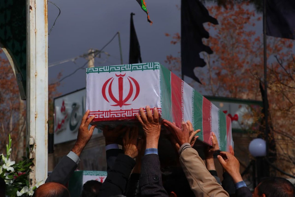 parvaaz120's tweet photo. گمنامی تنها برای شهرت پرستان درد آور است
وگرنه همه اجر‌ها در گمنامیست
#فرزندان_ایران
#لاله_گمنام https://t.co/IokVNmlLjz