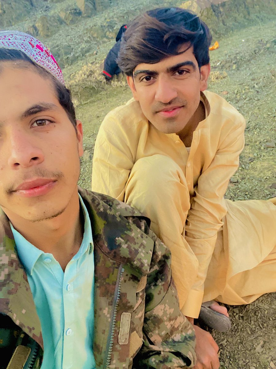 ashrafafghan_'s tweet photo. پس له مرګه مې يو هسې مکان ګور وای
چې پرې تل د ښکلو لار وای څه به ښه وای

خوشال بابا https://t.co/YLBEqNXkFb