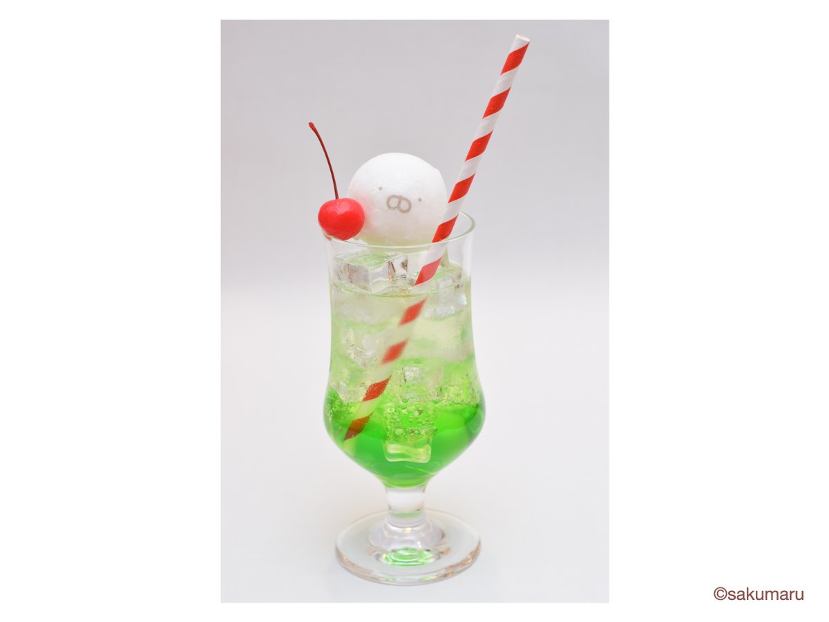 【#うさまる展 タイアップカフェ メニュー紹介】 

うさまるクリームソーダ　1,210円（テイクアウト有）
まっしろシャーベットのクリームソーダ。
淡い色調のうさまるの顔が、毛並みのふわふわ感を演出しています💭
※アレルギー 乳

詳細は↓ 
matsuyaginza.com/jp/ginza/event…