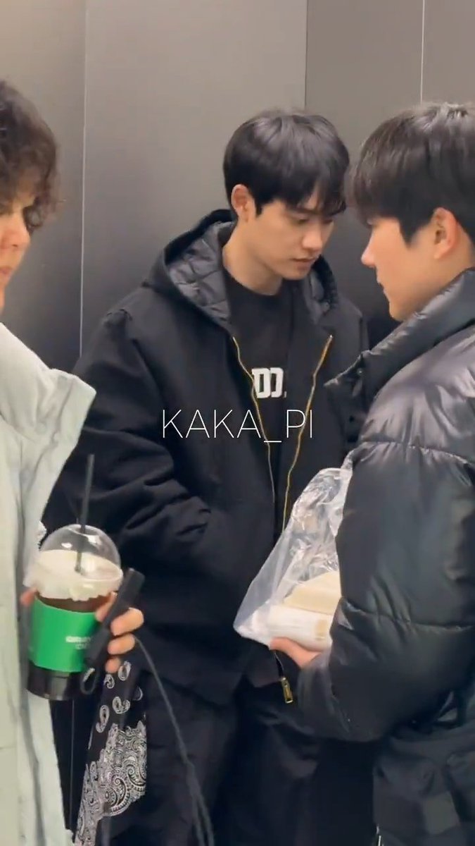 ollaloeysoo's tweet photo. OH THIS D.O. EXO😭🤍
#KYUNGSOO #DOHKYUNGSOO #DOEXO https://t.co/VIYhv5IqyS