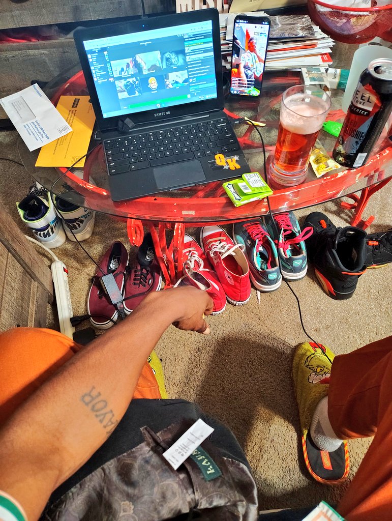 NicholasKhobb's tweet image. Meanwhile, on the block here in zone 6 with MAYOR &amp;amp; COMPANY... they say the FEDS IN &quot;TOWN. As if DA MAYOR(@ASCAP) give a shit. Hmph. RED HAT RED JACKET PRODUCTIONZ, NAILBITER RECORDZ, GOVERNMENT PHONE RECORDZ PRESENTS on stage with DA @RedCross 2025🎲. #financeassignmentsolutions