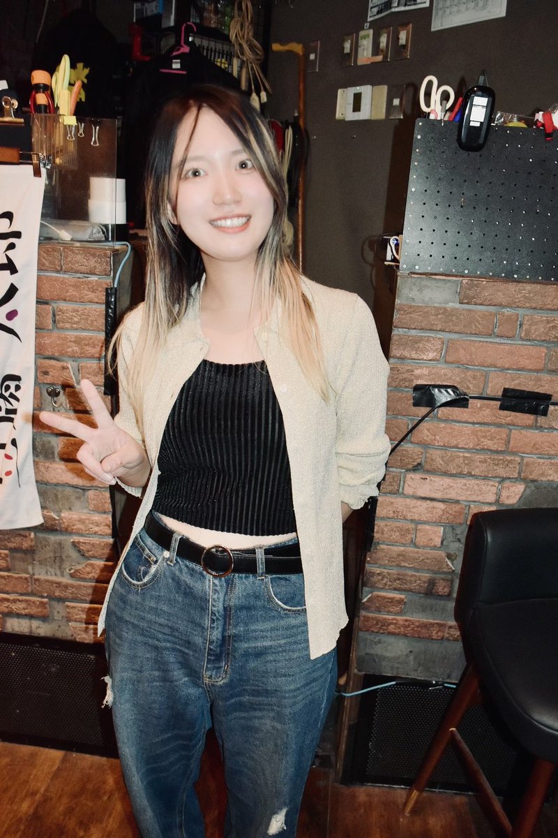 tk90510731384's tweet photo. 2025.11.19 千葉ANGAにて、yamoさんステージ終演後ショット。
#yamo
#ジオラマアパート
#千葉ANGA https://t.co/wNUy1VgNrt