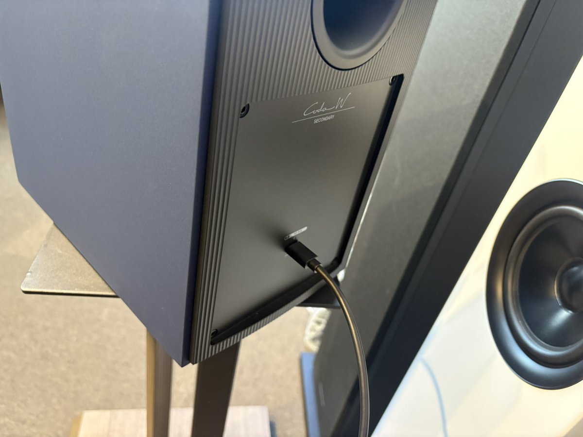 avac_japan's tweet image. 【アバック横浜・機材情報】
本日KEFの「CODA W」の試聴機が届きました。
LSXⅡより少し重厚感がある「あえて」Bluetooth以外のネットワークを外した「純粋な」パワードスピーカーです。
jp.kef.com/pages/coda-w
#アバック横浜,#KEF,#CODAW,#オールインワンアクティブスピーカー