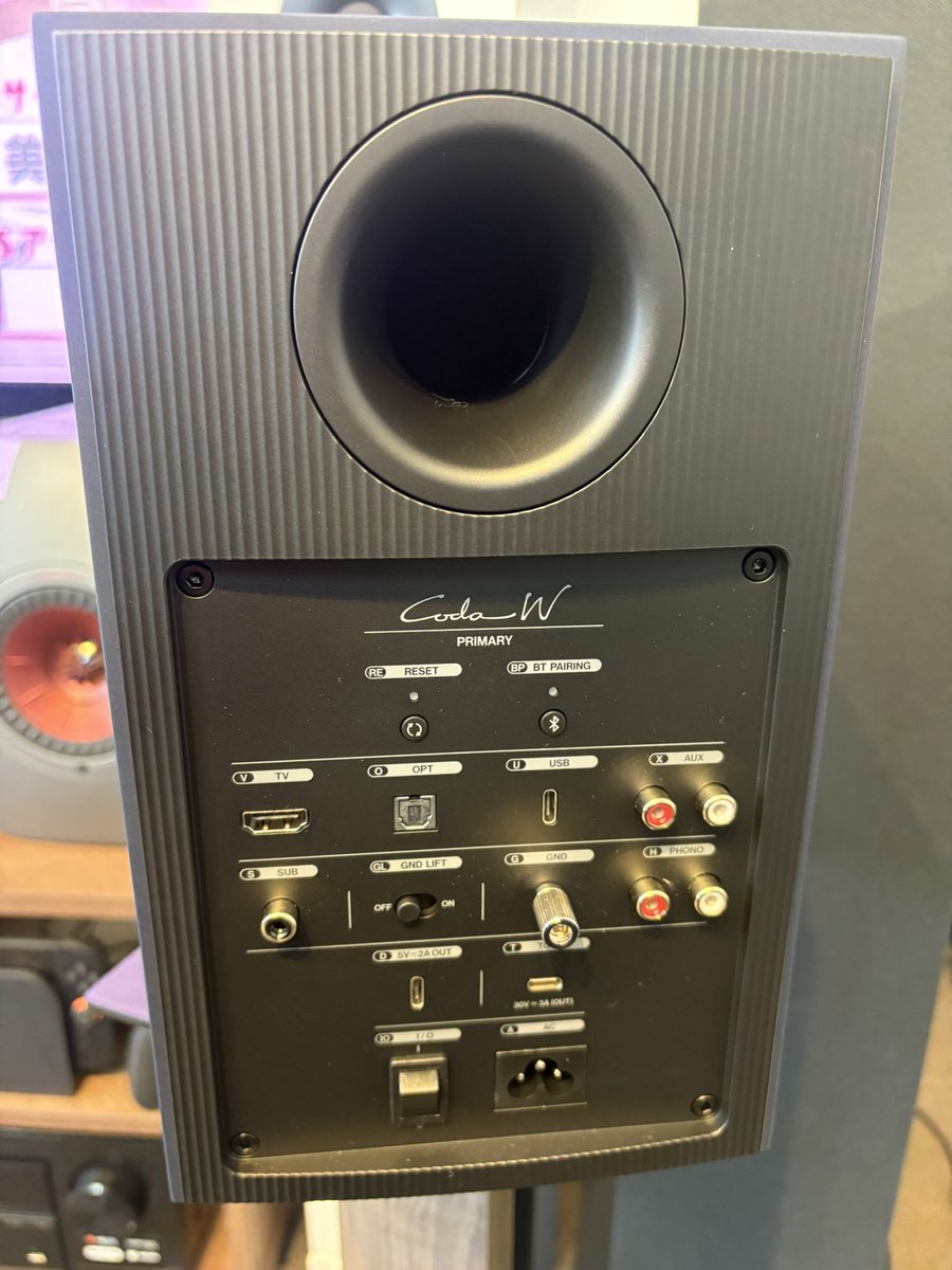 avac_japan's tweet image. 【アバック横浜・機材情報】
本日KEFの「CODA W」の試聴機が届きました。
LSXⅡより少し重厚感がある「あえて」Bluetooth以外のネットワークを外した「純粋な」パワードスピーカーです。
jp.kef.com/pages/coda-w
#アバック横浜,#KEF,#CODAW,#オールインワンアクティブスピーカー