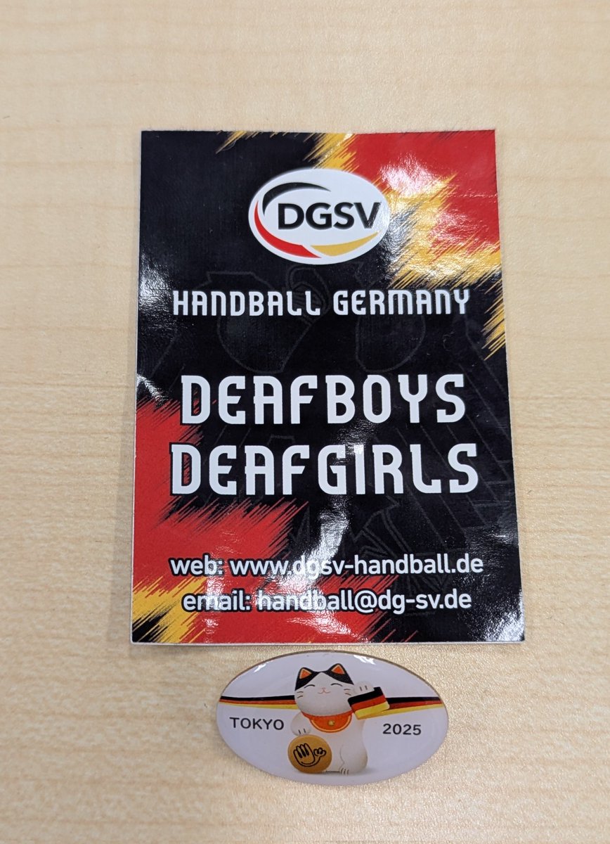 デフハンドボールドイツ代表のスタッフの方と試合後お話して、ピンバッジを頂いた。
招き猫可愛い😻

試合が終わったら、お互い「ナイスゲーム」
これがスポーツ👍