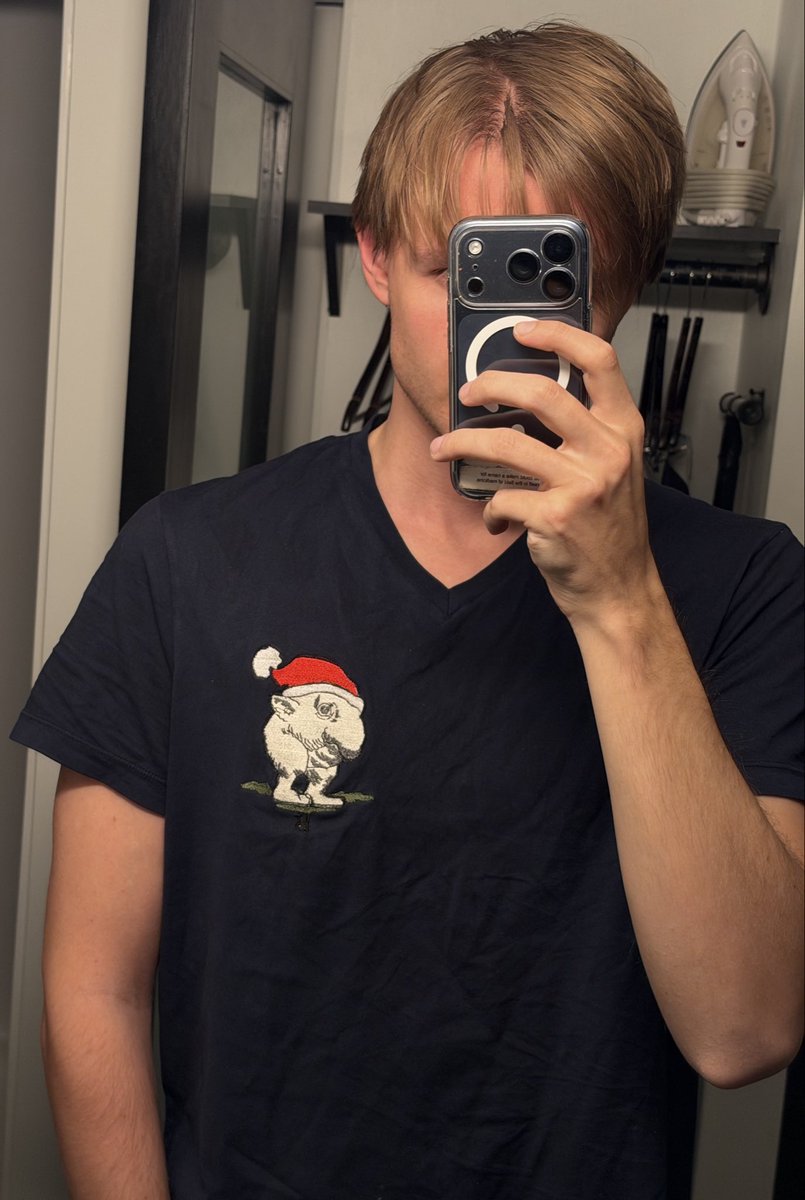 gpt_alex's tweet image. Went down to tell the hotel receptionist that my shower wasn’t working and was wondering why he was giving me such a strange look