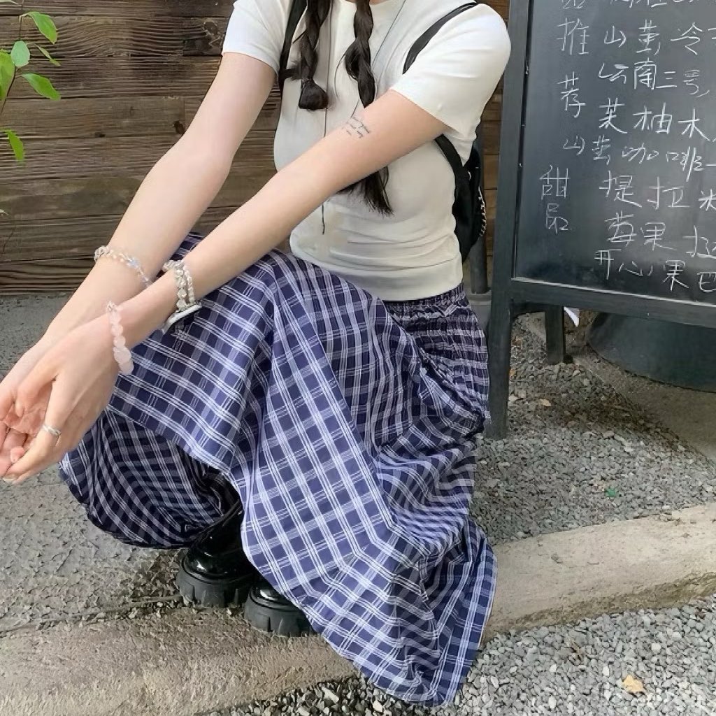 กระโปรงลายสก๊อตใส่แบบ เกาะอก หรือทำเป็นกระโปรงก็ได้ ผ้าดีไม่บางราคาแค่  200 👗💘