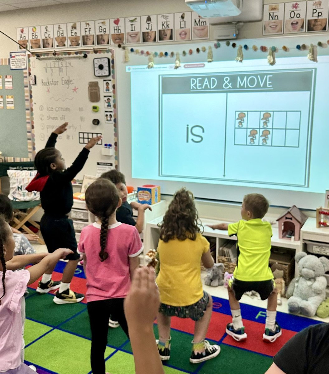 ngriffith106's tweet photo. Working our brains and our bodies while we practice reading our High Frequency Words a new way. #rockyourrole #wearedegan #onelisd https://t.co/b87olLfgnu