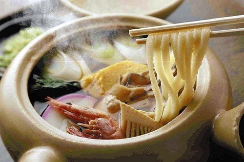 udonkotoni's tweet image. うちの&quot;なべ焼き&quot;はこれ
2枚目が一番人気の&quot;にこみうどん&quot;w
ぜひお待ちしてます！
#にこみなべ焼き
#年中やってます